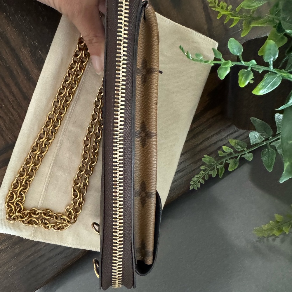 Reverse Monogram Vertical Wallet - on chain - Picture 6 of 14